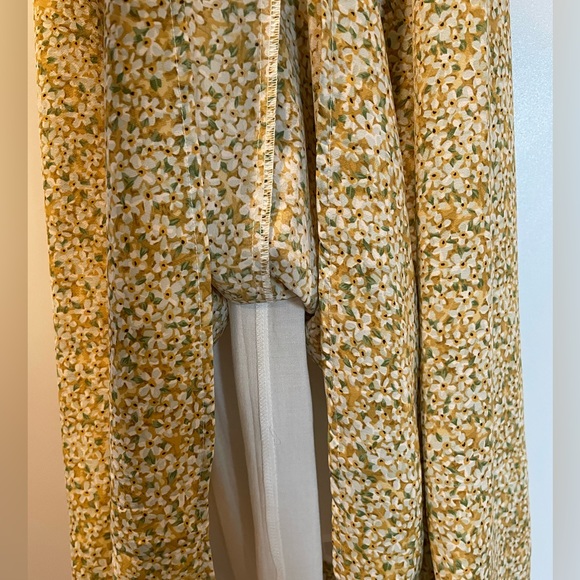 Beautiful Midi, Balconette Floral Summer Dress - Picture 4 of 10